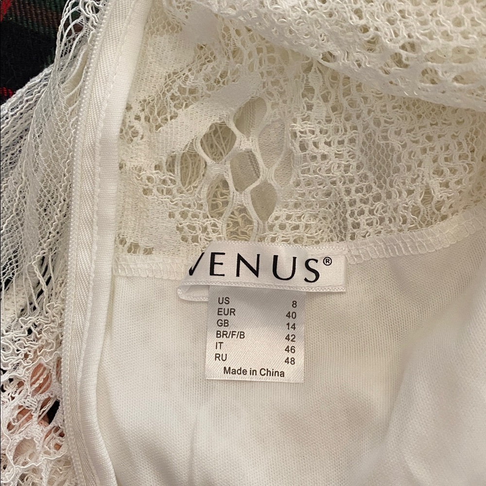 Venus Lace Dress - Picture 6 of 8